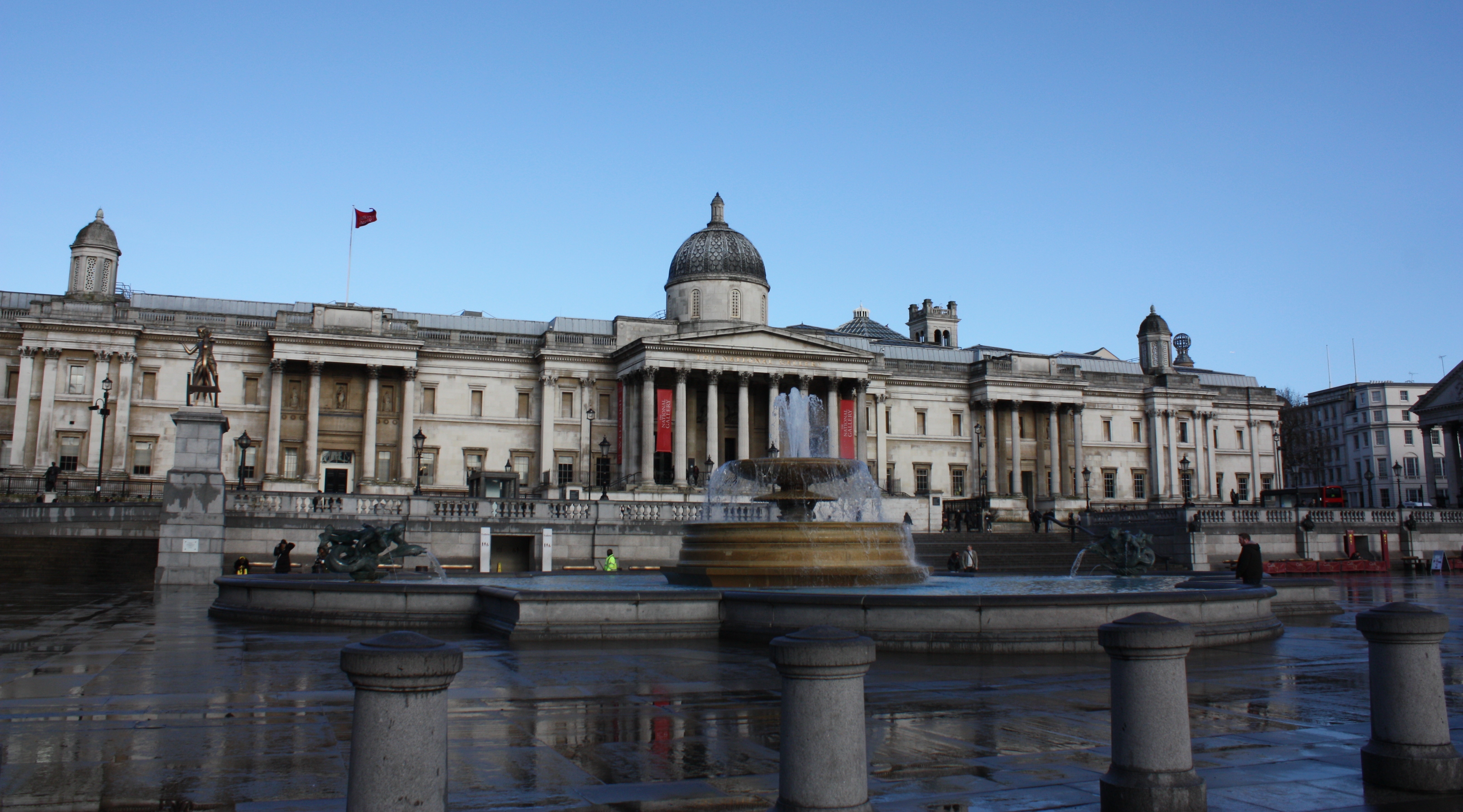 The national gallery. Национальная Портретная галерея Лондон. Портретная галерея в Лондоне. Знаменитые здания в Лондоне Лондонская Национальная галерея. Национальный музей Англии.