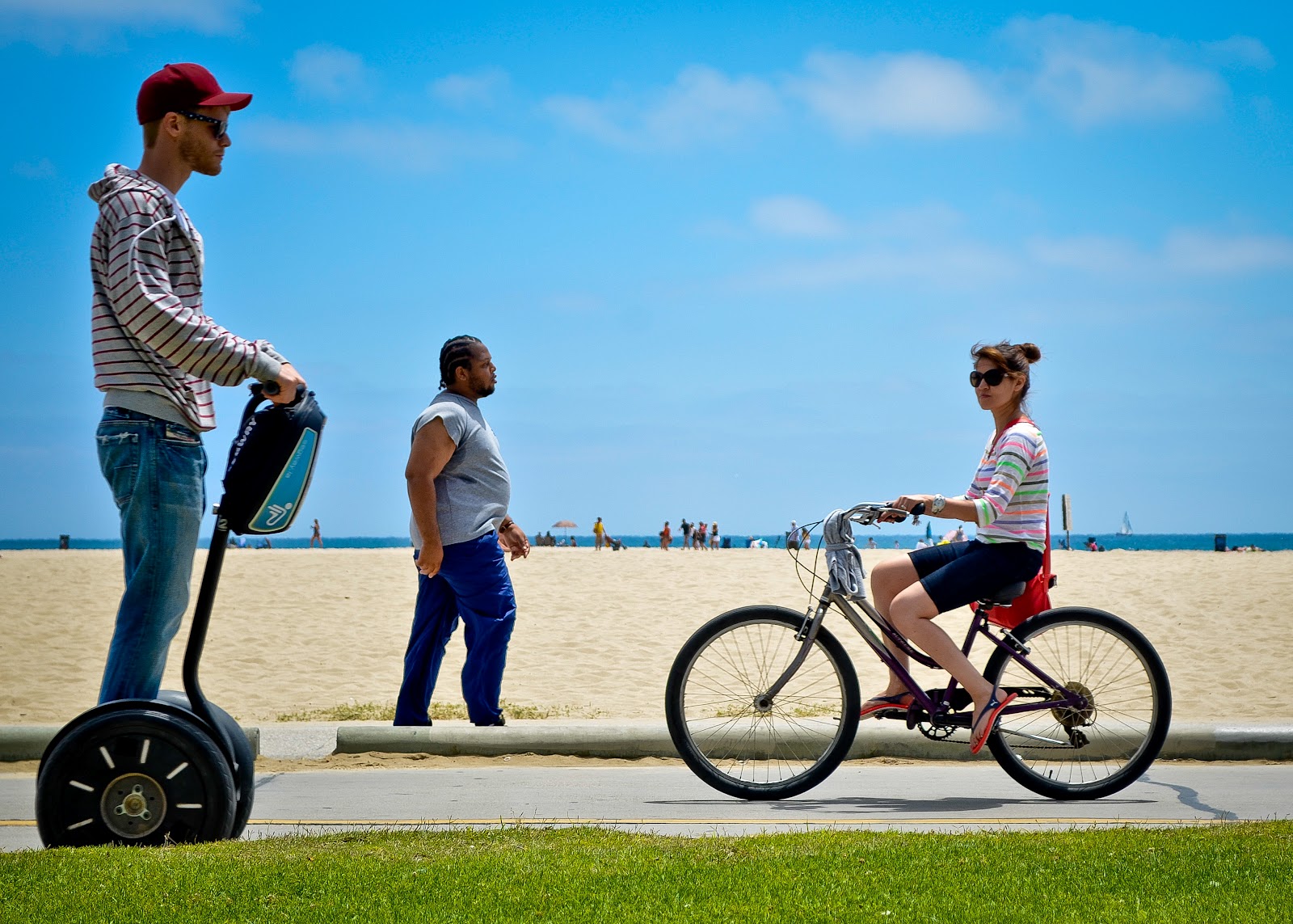Велосипедная дорожка вдоль Venice Beach и Santa Monica