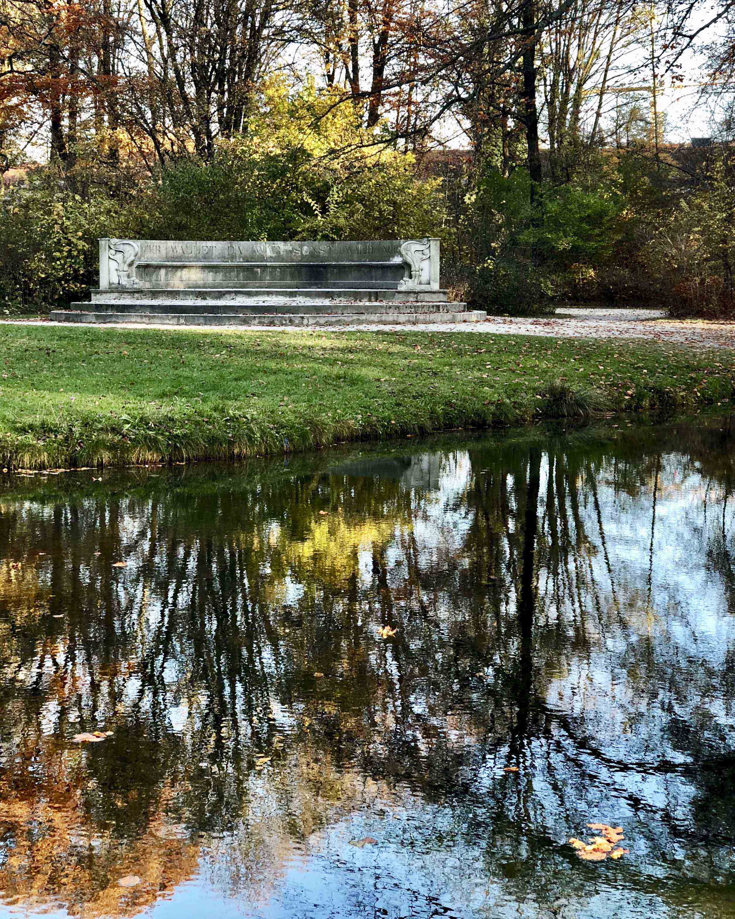 Скамья Лео фон Кленце в мюнхенском Английском саду