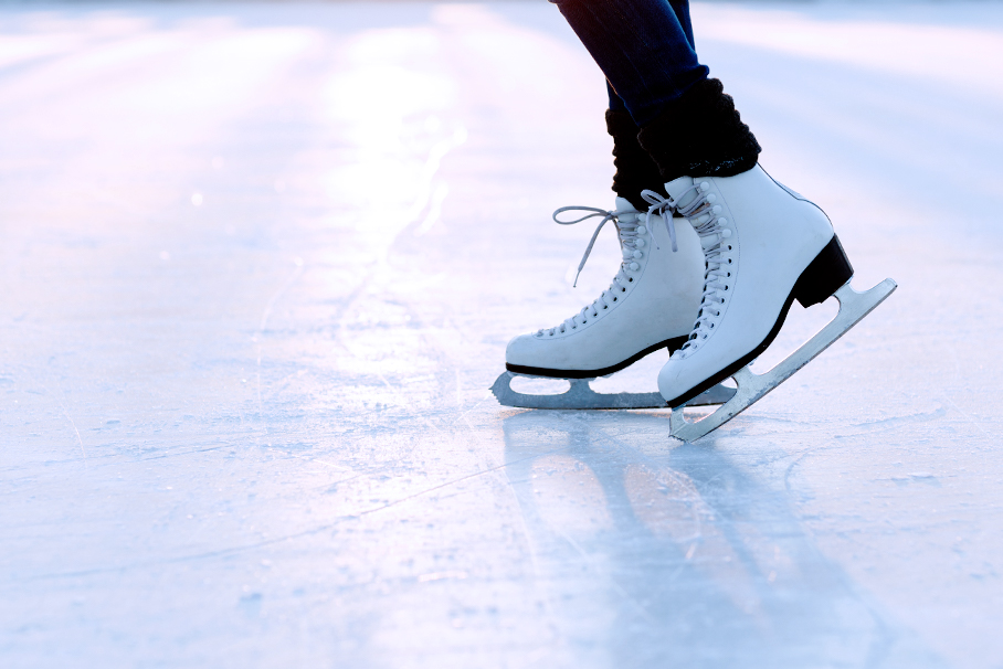 Шагающий лед. Айс скейтинг. Коньки 118fs. Коньки Макдэвида 2022. Катание на коньках.