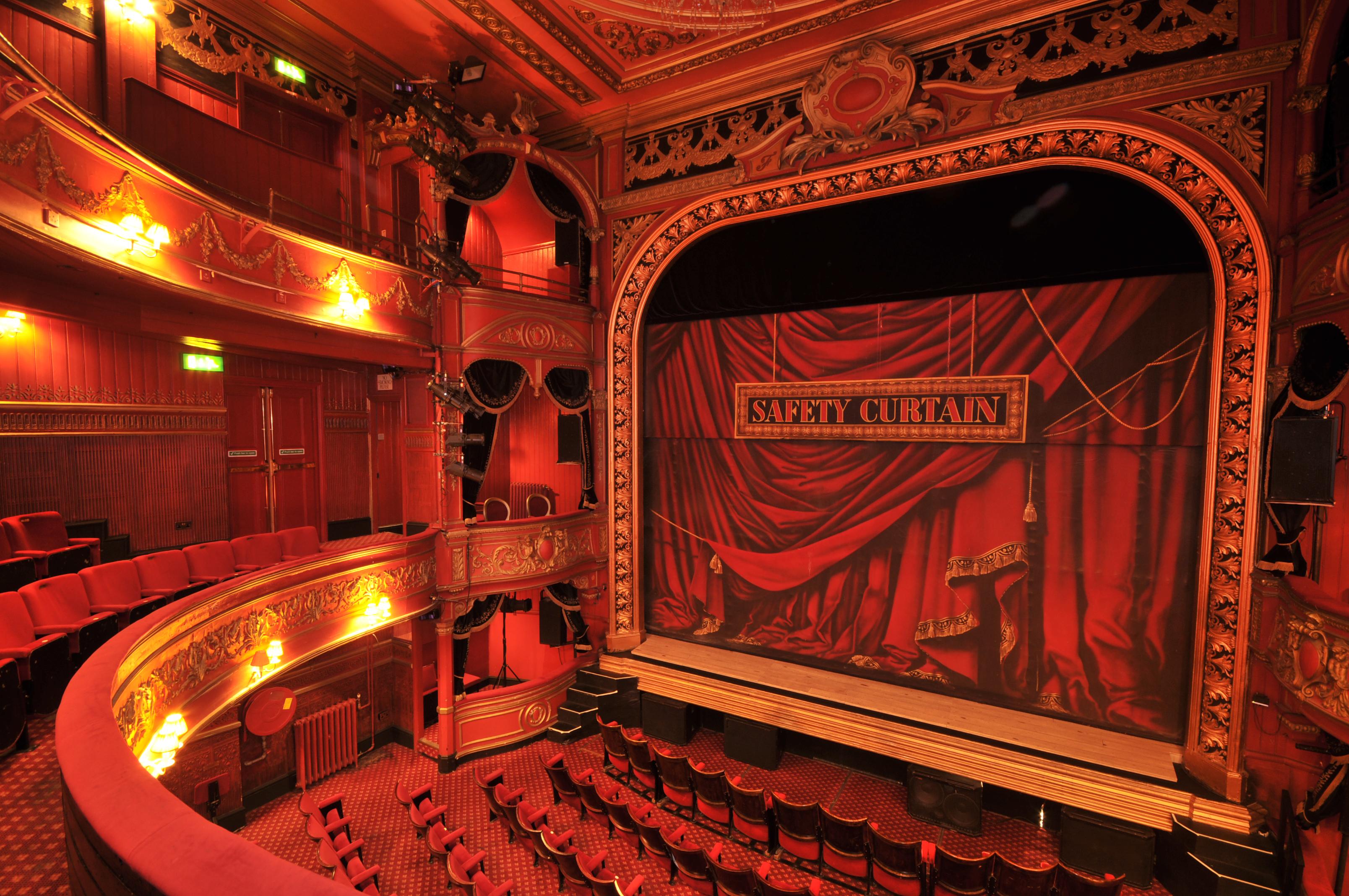 Theater. Theatre Royal Stratford East Стратфорд. Театр Юнити Англия. Театр Глобус в Лондоне. Royal Theatre London.