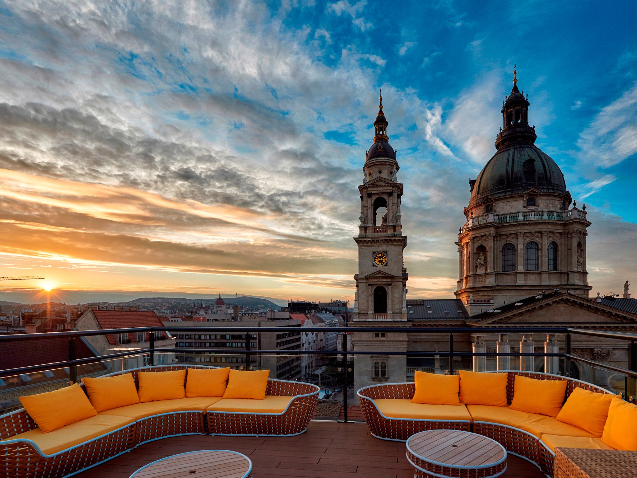 Best view. Отель Ария Будапешт. Скай бар Будапешт. Aria Hotel Budapest by Library Hotel collection Будапеште. High Note Sky Bar Budapest.