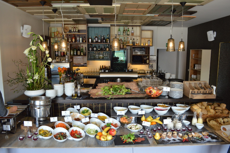 Lunch room. Европейская кухня. Веган кафе кухня. Оборудование для вегетарианской кухни. Вегетарианское ресторан буфет.
