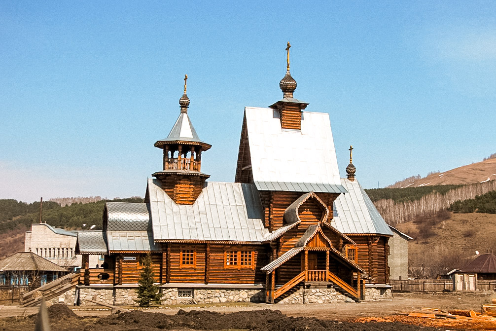 Горно алтайск строительство. Храм Макария Алтайского в Горно-Алтайске. Свято Макарьевский храм Горно Алтайск. Церковь Макария Алтайского Глухарева в Горно-Алтайске Горно-Алтайск. Г горный Алтай. Свято-Макарьевский храм.