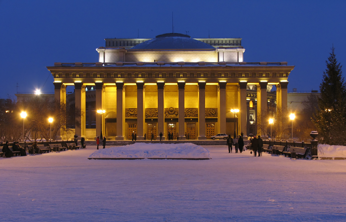 Театр оперы и балета зимой
