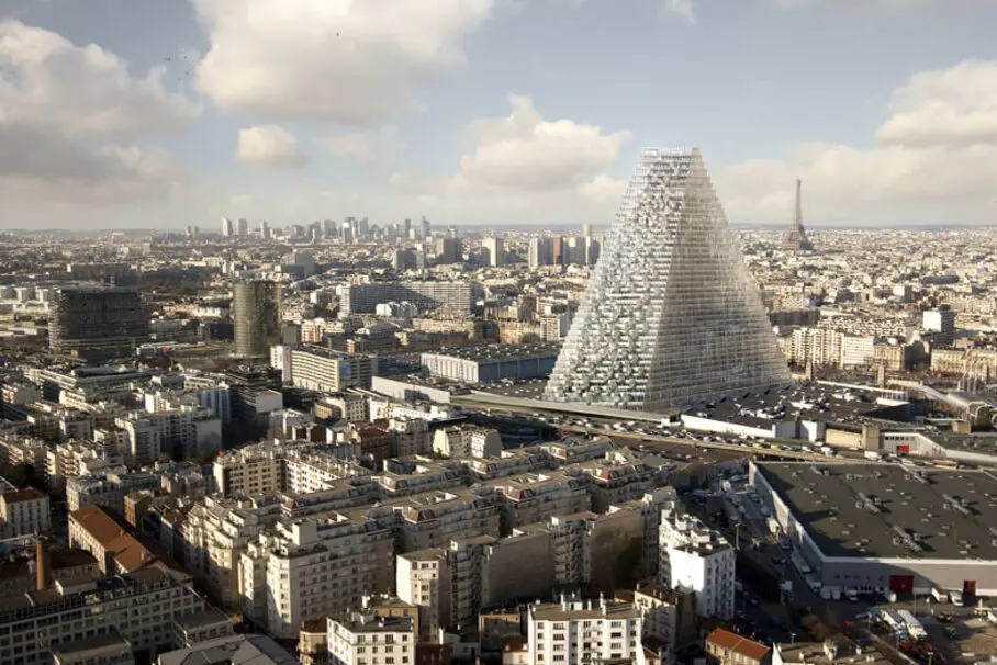 Пирамида в Париже