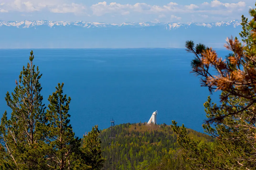 Вид с гор на Байкальскую астрофизическую обсерваторию