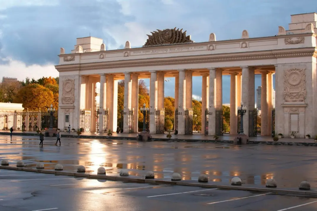 Главный вход Парк Горького Москва