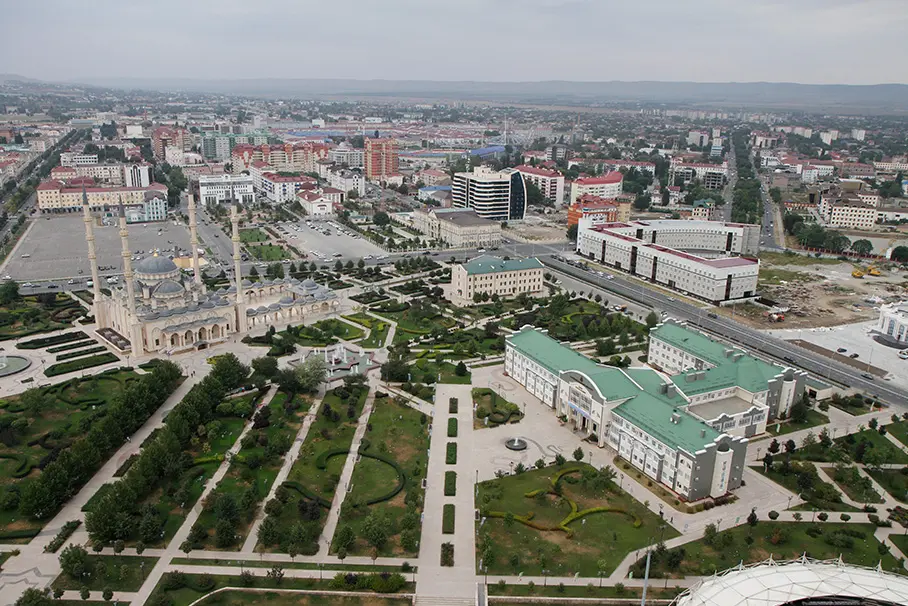 Грозный знаменская. Грозный город фото. Мечеть в Грозном. Лондон Грозный. Грозный Эстетика.