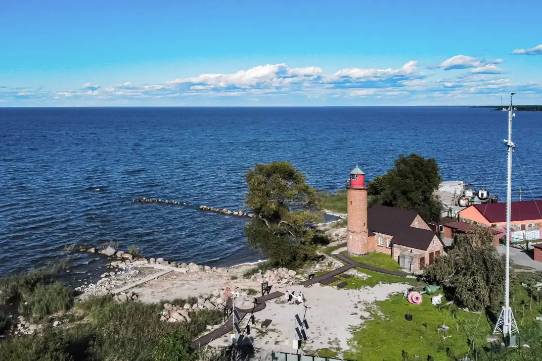 Старый маяк в поселке Заливино на берегу Куршской лагуны