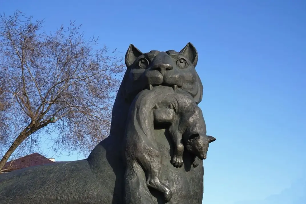 Скульптура бабра в Иркутске