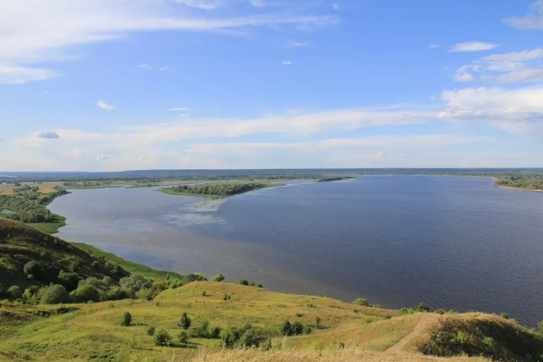 Вид с берега на панораму реки Волги