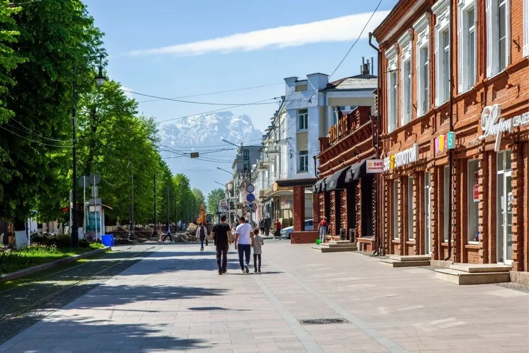 Пешеходная улица  проспект Мира во Владикавказе