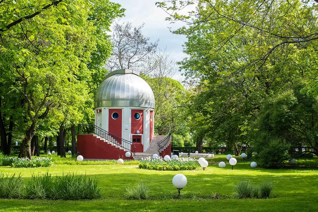 Народная обсерватория в парке Горького летом