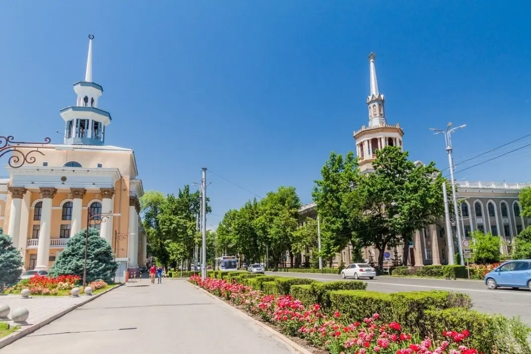 Панорама проспекта Чуй в Бишкеке, Кыргызстан