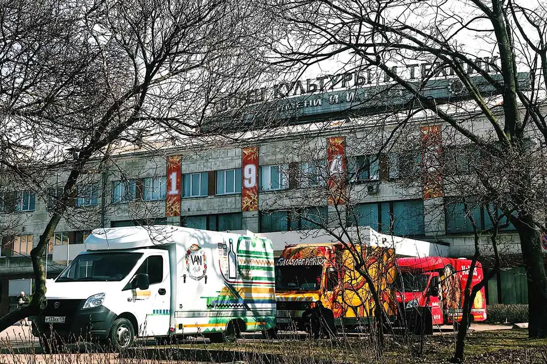Фудтраки в кластере ДК Газа, СПб