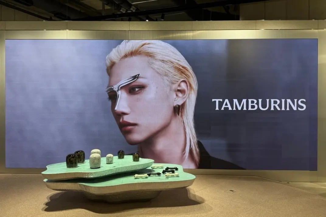  Витрина магазина TAMBURINS в здании Gentle Monster Seongsu