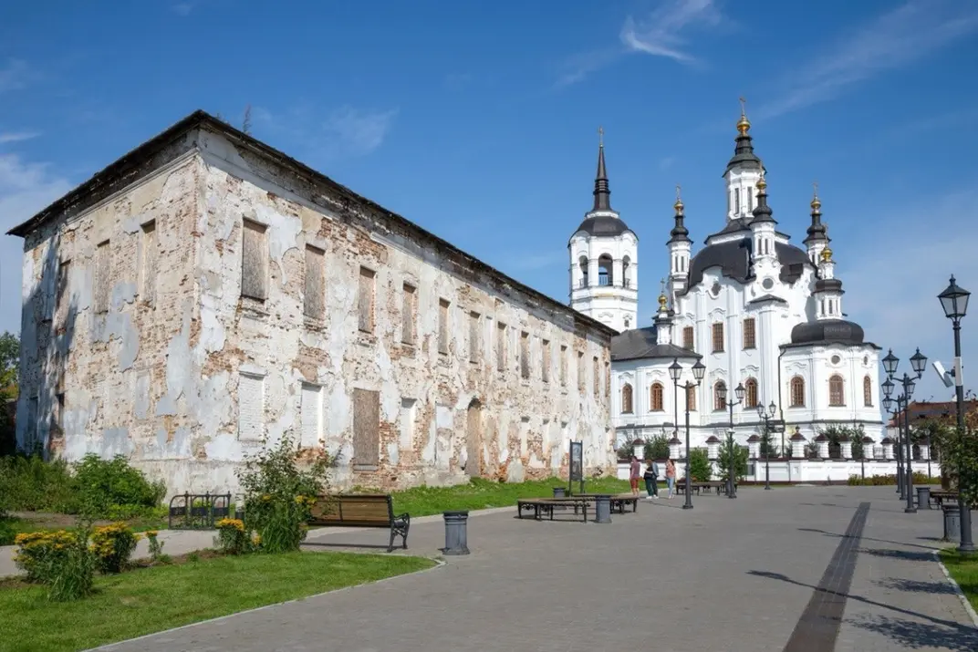 Дом Пиленкова и Воскресенская церковь в Тобольске