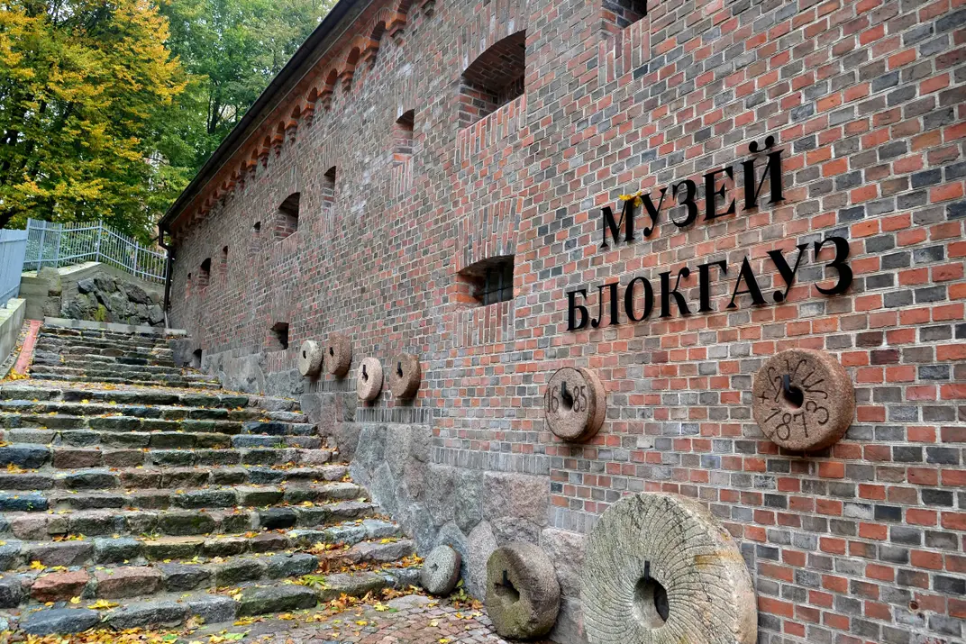 Кирпичная стена музея «Блокгауз»