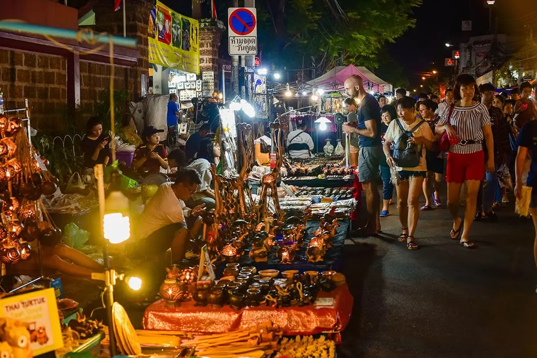 Ночная жизнь на Changklan Road, Таиланд