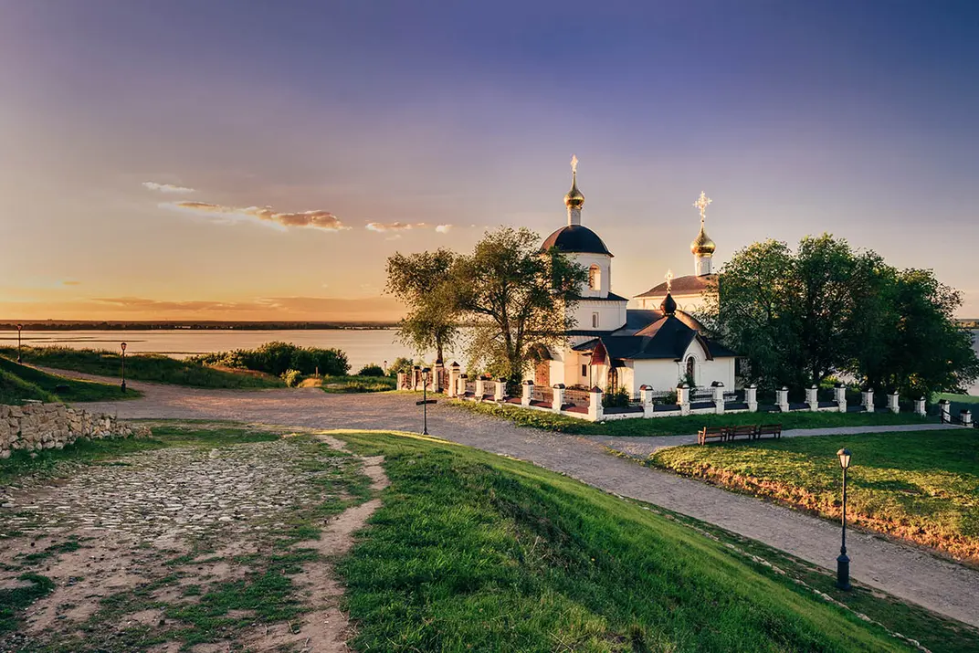 Церковь Святых Константина и Елены в Свияжске, вид на закате