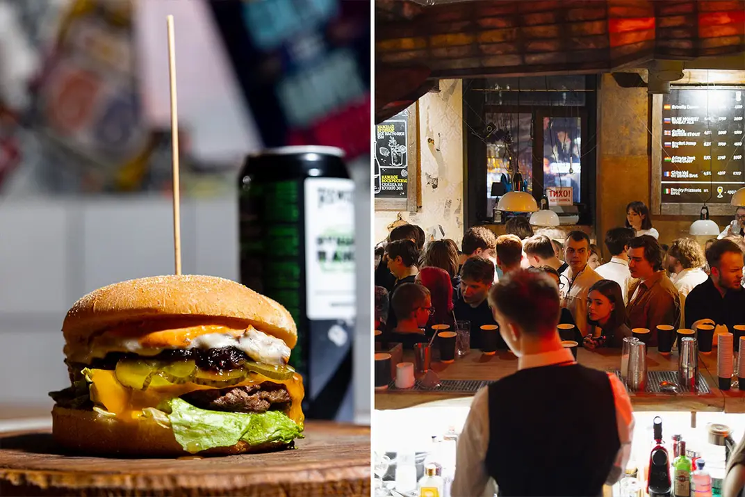 Бургер и пиво, гости в баре Рокет