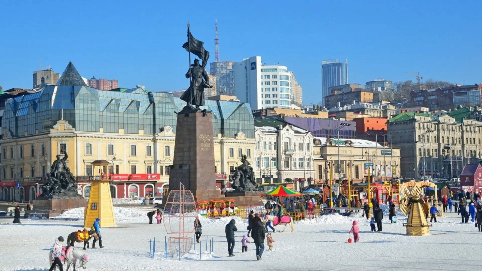 С разницей в 27 лет