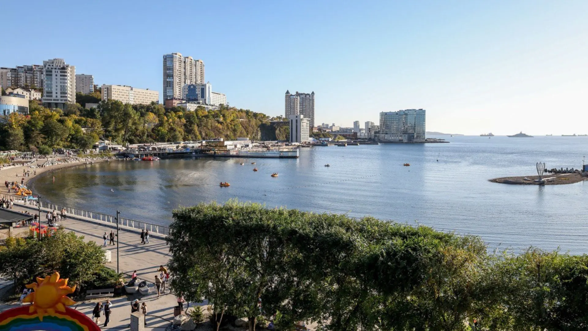 Во Владивосток надолго?