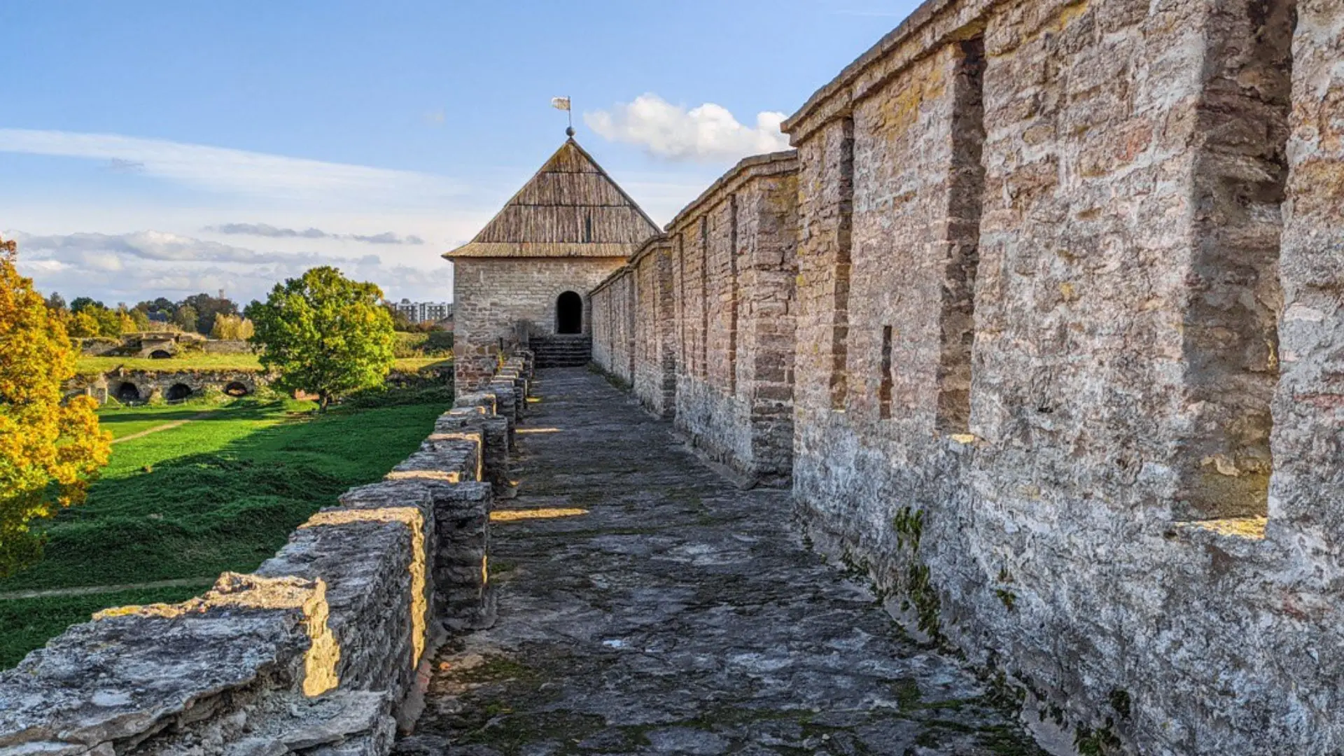 Сквозь века в крепость