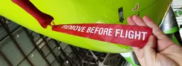 Что такое ремувка и почему все носят брелоки «Remove before flight»