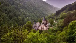 Армянская Швейцария: монастыри, олени и плодовое вино в Дилижане