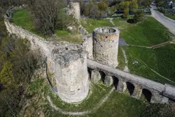 Вид сверху на башни Копорской крепости в Ленинградской области