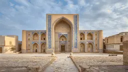 Арт среди древних стен: как Бухара увлеклась современным искусством