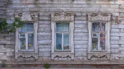 Буквы, двери, фасады: как активисты реставрируют старинные вывески и дома