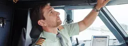 Можно ли попасть в кабину пилотов во время полета?