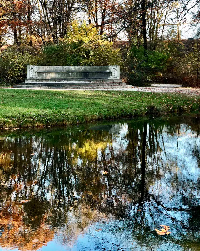 Скамья Лео фон Кленце в мюнхенском Английском саду