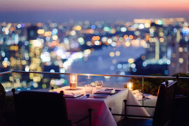 Ресторан Sirocco и бар Sky Bar
