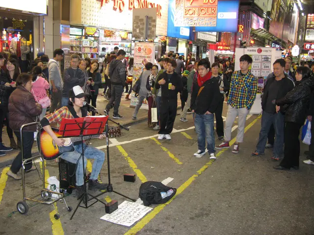 Street musicians at Sai Yeung Choi